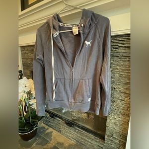 Dark blue sweatshirt with zipper and pockets